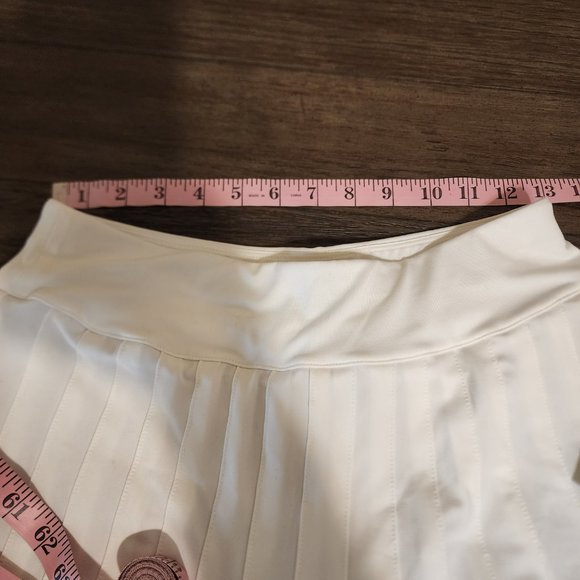 Tuckernuck White and Fresh Buds Tennis Skirt NWT White Small - Picture 3 of 9